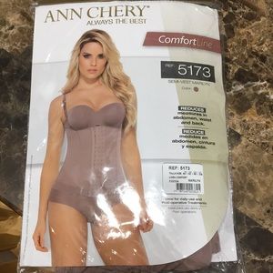 NIB ANN CHERY Semi-Vest Msz